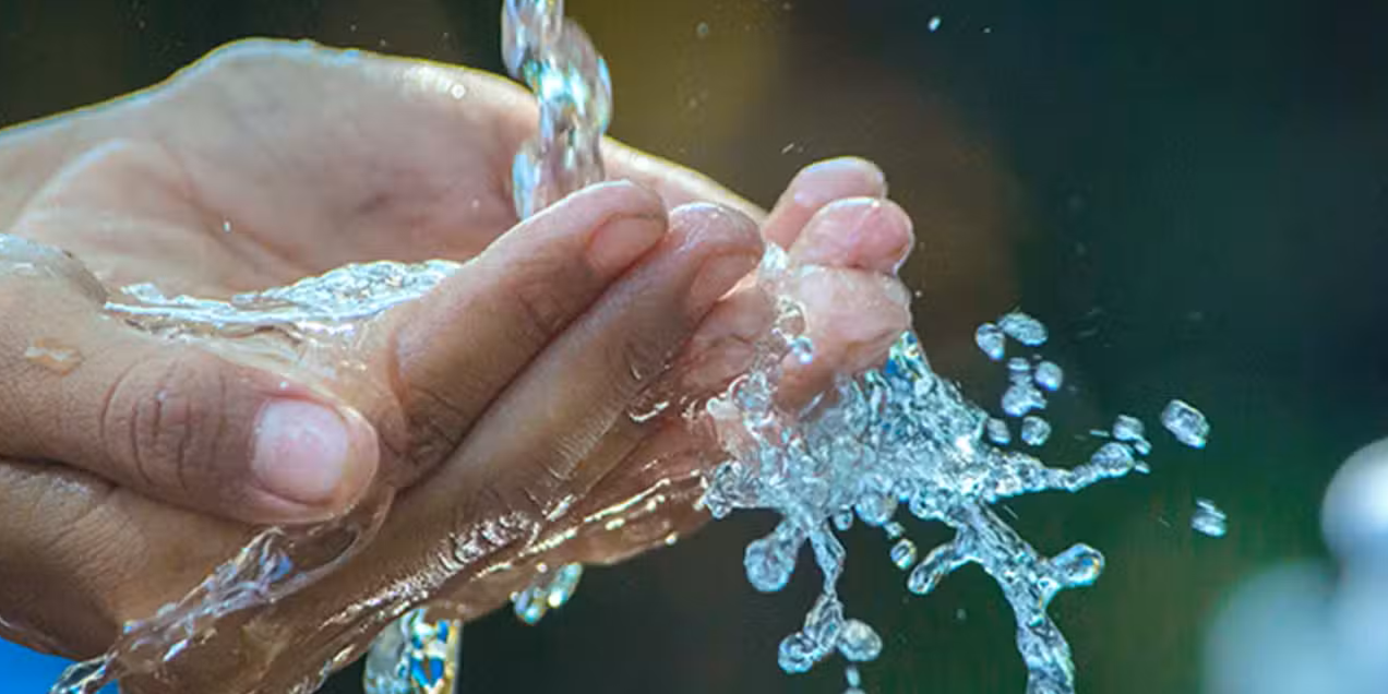 drink-play-safe-clean-water@2x.jpg